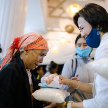 “วัดห้วยปลากั้งเชียงราย” ร่วมกับ “โอบอุ้ม” จัดโครงการ “ให้ด้วยใจ รับด้วยไมตรี”