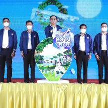 รมต.อนุชา เชื่อมั่นกองทุนหมู่บ้านช่วยส่งเสริมและขับเคลื่อนเศรษฐกิจฐานรากให้เข้มแข็ง แนะสมาชิกกองทุนปรับตัว ดันการค้าออนไลน์หนทางสร้างรายได้ยุคดิจิทัล