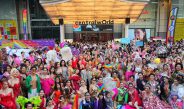 เซ็นทรัลเวิลด์ จัด Pride Month สุดยิ่งใหญ่ สร้างปรากฏการณ์รวม LGBTQIAN+ กว่า 500 ชีวิต ร่วมขบวนพาเหรดสะบัดธงสีรุ้ง สัญลักษณ์แห่งความเท่าเทียม พร้อมดันเทศกาลไพรด์ไทย ให้เป็น Top of Pride Destination ของคนทั่วโลก