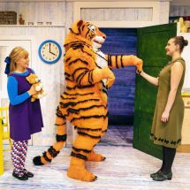 The Tiger Who Came To Tea ละครเวทีสุดฮิตจาก West End ‘เสือที่มาดื่มชา’ เริ่มแสดงที่ไทย 18 – 22 กันยายนนี้ ณ โรงละครเอ็ม เธียเตอร์