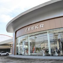 เปิดแล้ว! โชว์รูมยานยนต์ไฟฟ้าพรีเมียม-ลักชัวรี่ ZEEKR ศรีนครินทร์