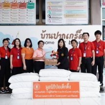 มูลนิธิป่อเต็กตึ๊ง เป็นสะพานบุญผู้มีจิตศรัทธา ส่งมอบขนมมงคล [ขนมจันอับ] กว่า 2 หมื่นห่อ แก่สถานสงเคราะห์เด็กรวม 8 แห่ง และผู้ยากไร้ เนื่องในเทศกาลตรุษจีน ประจำปี 2568