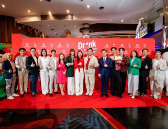 เต-นิว และ พิมพ์-พิมพ์มาดา ร่วมส่งต่อพลังใจให้ผู้ป่วยโรคมะเร็ง ในงานเปิดตัวแคมเปญ “Drink to Share คุณดื่ม = คุณให้”