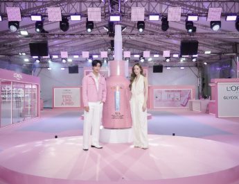 ณิชา–เจมีไนน์ เผยความลับความกระจ่างใสจาก L’Oréal Paris ด้วย “Glycolic Bright Exfoliant Peel” พีลลิ่งมาส์กชมพู ณ พาร์ค พารากอน