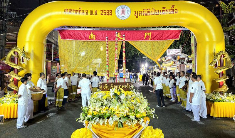 มูลนิธิป่อเต็กตึ๊ง รวมพลังผู้มีจิตศรัทธานับพัน จัดพิธีเวียนธูปศักดิ์สิทธิ์ เนื่องในเทศกาลกินเจ ประจำปี 2568