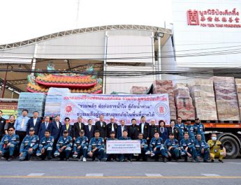 สมาคมแต้จิ๋ว ผนึก มูลนิธิป่อเต็กตึ๊ง ปล่อยคาราวานยกทัพเครื่องอุปโภคบริโภค ถุงยังชีพ รวมมูลค่า 1.7 ล้านบาท ให้แก่ผู้ประสบภัยน้ำท่วมภาคใต้