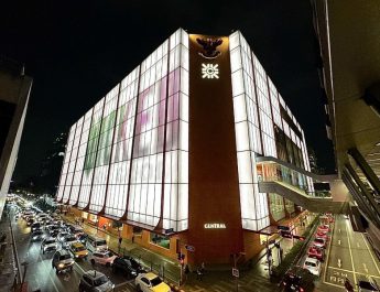 โมเมนต์หลังการทรานส์ฟอร์ม ‘ห้างเซ็นทรัลชิดลม’ ยืนหนึ่งในฐานะ Luxury Flagship ภายใต้เอกลักษณ์ ‘The Store of Bangkok’จุดหมายการช้อปปิ้งสำคัญของนักท่องเที่ยวและนักช้อปจากทั่วโลก ที่สร้างแรงบันดาลใจให้กับคนทุกเจนฯ