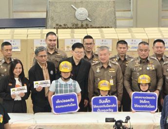 บช.น. ร่วมกับ สสส.และภาคีส่งมอบหมวกกันน็อก เสริมเกราะป้องกันการบาดเจ็บศีรษะได้กว่า 72% เดินหน้าจัดทำธนาคารหมวกในศูนย์เด็กเล็กครอบคลุมทั่วไทยในปี 69