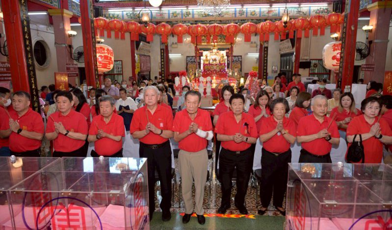 ศาลเจ้าไต้ฮงกง มูลนิธิป่อเต็กตึ๊ง จัดพิธีจุดเทียนเปิดงานเทศกาลตรุษจีน (ชิวสี่) ประจำปี 2569 สวดชัยมงคลคาถา (พะเก่ง) เฮง เฮง เฮง ตลอดปีมะเมีย