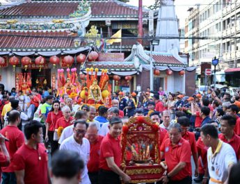 มูลนิธิป่อเต็กตึ๊ง จัดพิธีต้อนรับและอัญเชิญขบวนเจ้าแม่ลิ้มกอเหนี่ยวจากหาดใหญ่ ประจำปี 2569 ประดิษฐาน ณ ลานสำนักงาน มูลนิธิป่อเต็กตึ๊ง พลับพลาไชย