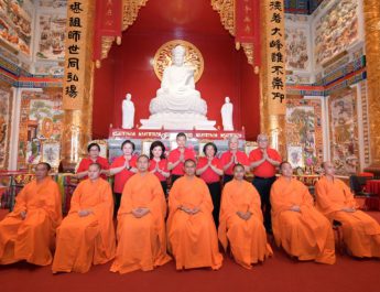 มูลนิธิป่อเต็กตึ๊ง จัดพิธีสวดเจริญพระพุทธมนต์ “ฉลองบรรลุธรรมหลวงปู่ไต้ฮง (ไต้ฮงกง)