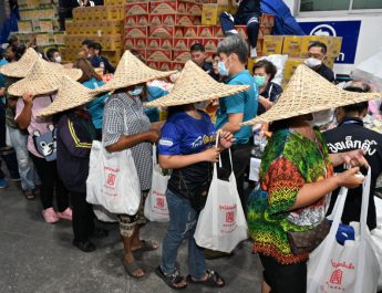 มูลนิธิป่อเต็กตึ๊ง ขอเชิญชวนผู้มีจิตศรัทธา “ร่วมงานมหาบุญมหากุศลครั้งใหญ่แห่งปี เนื่องในงานประเพณีทิ้งกระจาด ประจำปี 2569”