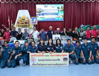 มูลนิธิป่อเต็กตึ๊ง เดินสายลดความเหลื่อมล้ำ สร้างอาชีพ สร้างชีวิตประชาชนภาคใต้อย่างยั่งยืนต่อเนื่อง มอบอุปกรณ์ประกอบอาชีพให้แก่ครัวเรือนยากจนในพื้นที่จังหวัดกระบี่ และนำหน่วยแพทย์เคลื่อนที่ออกบริการฟรี