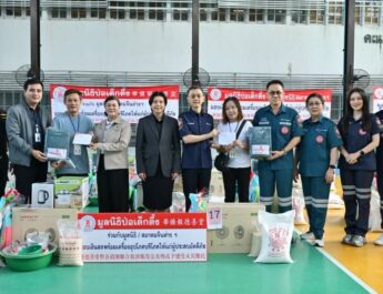 มูลนิธิป่อเต็กตึ๊ง จับมือมูลนิธิฯ/สมาคมจีนต่างๆ ช่วยเหลือบรรเทาทุกข์ผู้ประสบอัคคีภัย ลงพื้นที่มอบเงินสดพร้อมเครื่องอุปโภคบริโภคให้แก่ผู้ประสบภัย ชุมชนรุ่งมณีพัฒนา เขตวังทองหลาง กรุงเทพฯ รวมมูลค่ากว่า 1.8 แสนบาท